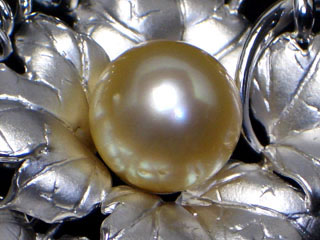 南洋真珠の大きさが気品の高さ