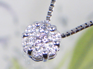 プラチナ花型ダイヤモンド
              プチネックレス　0.30ct