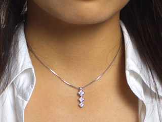 花型3連ダイヤモンドペンダントネックレス (K18WG 0.50ct) | ダイヤ 