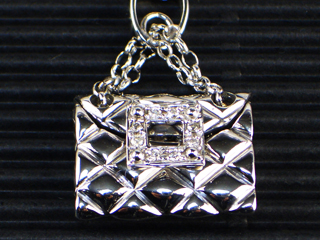 ハンドバッグ型ダイヤモンドペンダントネックレス (K18WG 0.06ct 