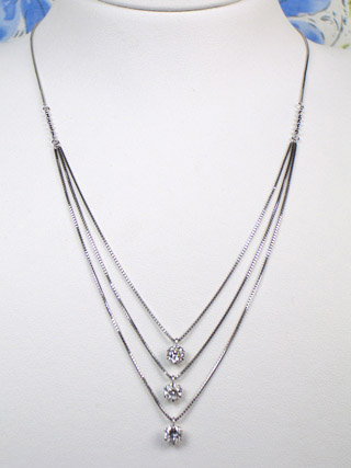 ゴージャスなスリーストーンダイヤモンドペンダントネックレス (K18WG 1.04ct) | ダイヤネックレス通販