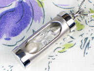 ジュエリー倶楽部murakamiオリジナル K18WG砂時計型ダイヤモンドペンダントネックレス