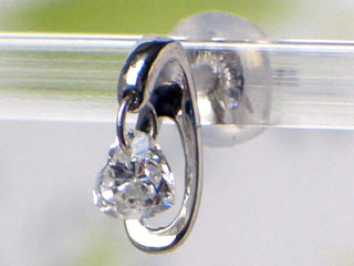 レーザーホールはダイヤモンドの究極の留め方