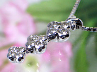 花型3連ダイヤモンドペンダントネックレス (K18WG 0.50ct) | ダイヤ
