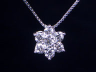 プラチナ花型ダイヤモンド
             プチネックレス　0.93ct 